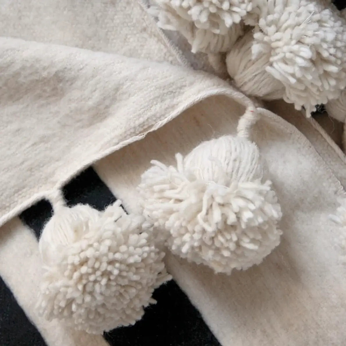 Dounia home Blanket in Ivory made of Organic wool, Model: Aksil, Close Up view 