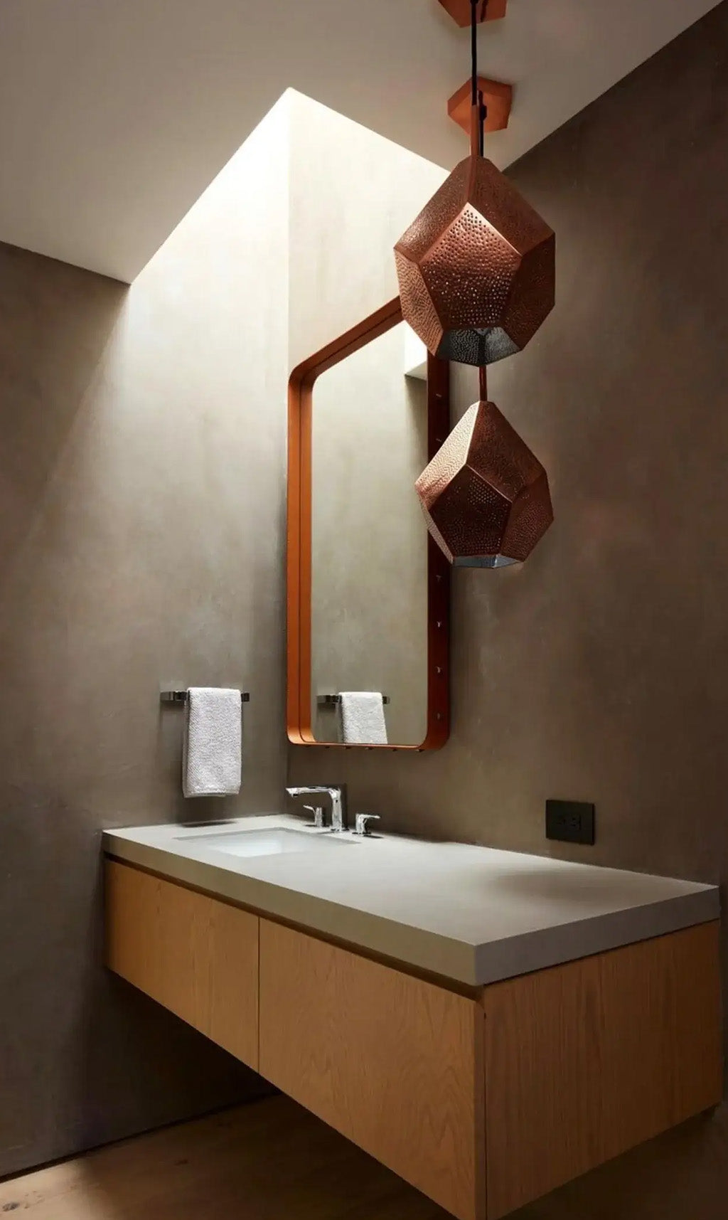 Almas Multifaceted Pendant Light