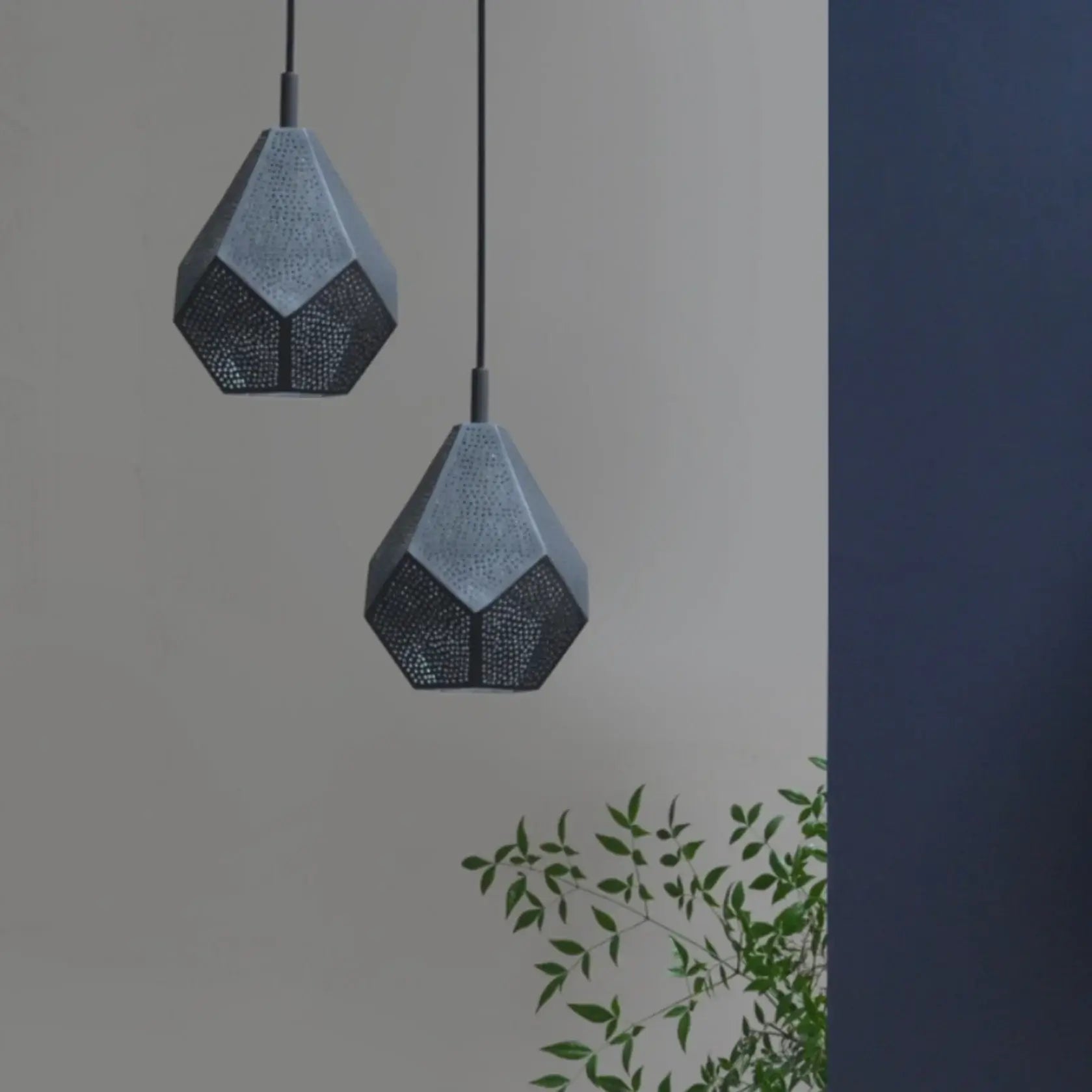 Dounia home Pendant light in Black made of metal, Model: Almas